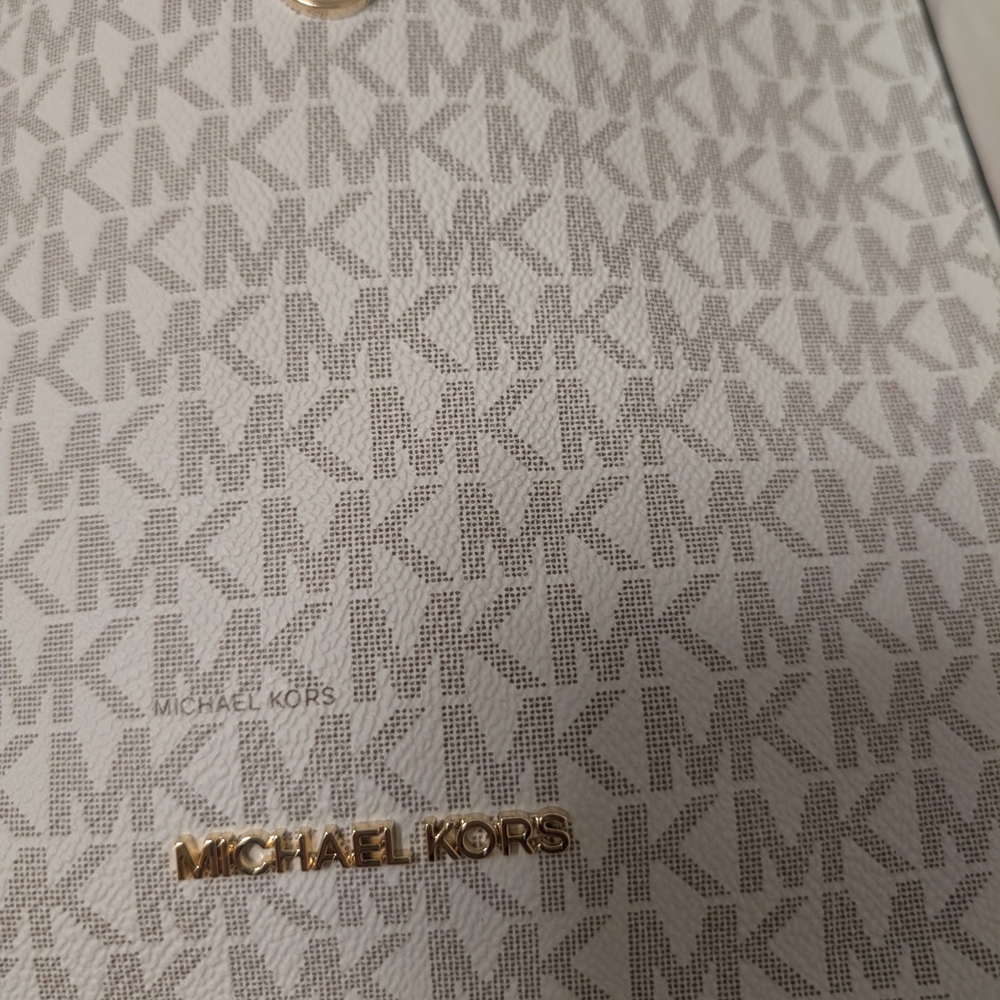 Michael Kors White/Beige Logo Shoulder Bag with Gold Hardware - Picture 3 of 3